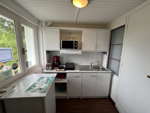 Vue sur la cuisine de la chambre studio Goélette
