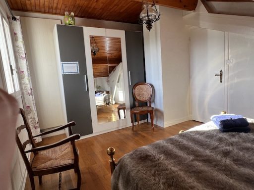 Vue sur l'armoire de la chambre Iris