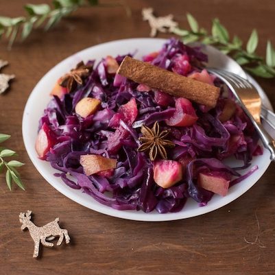 Assiette de légumes variés aux épices douces, saveurs asiatiques