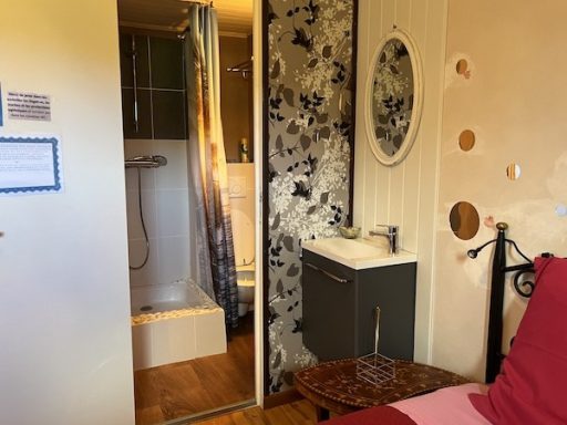 Romance - espace beauté proche du lit