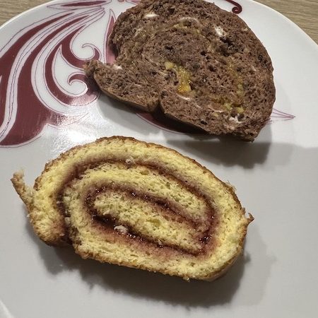 Le succulent gâteau roulé des familles vanille framboise ou orange chocolat