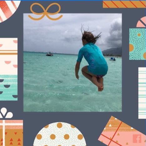 Saut dans l'océan - séjour famille L'Escale du Loup Blanc Petite fille sautant dans l'océan turquoise - séjour famille L'Escale du Loup Blanc